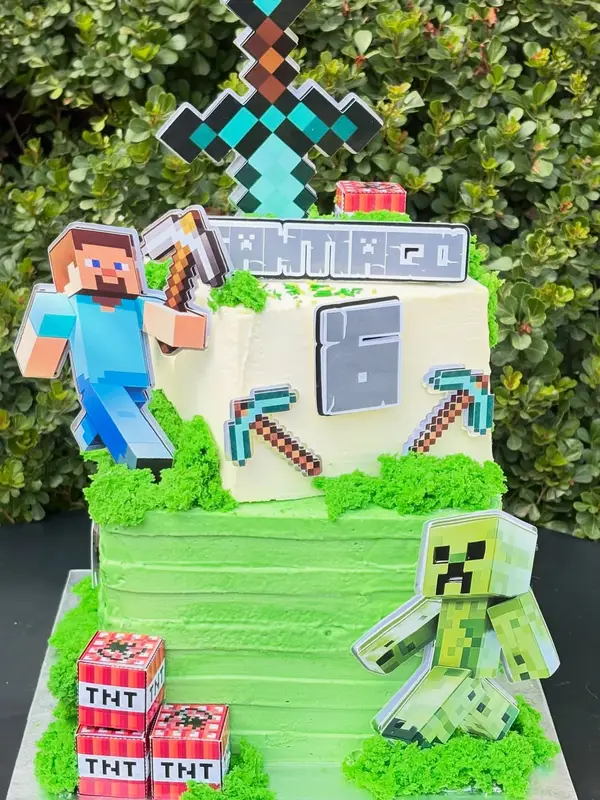 Torta de dos pisos temática Minecraft